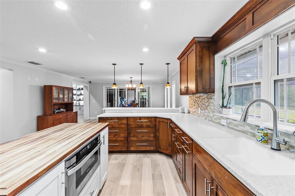 En Venta: $1,125,000 (5 camas, 3 baños, 3947 Pies cuadrados)