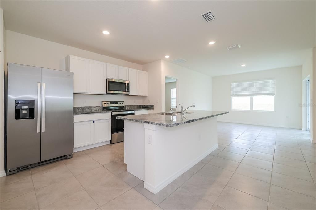 For Rent: $1,749 (3 beds, 2 baths, 1670 Square Feet)