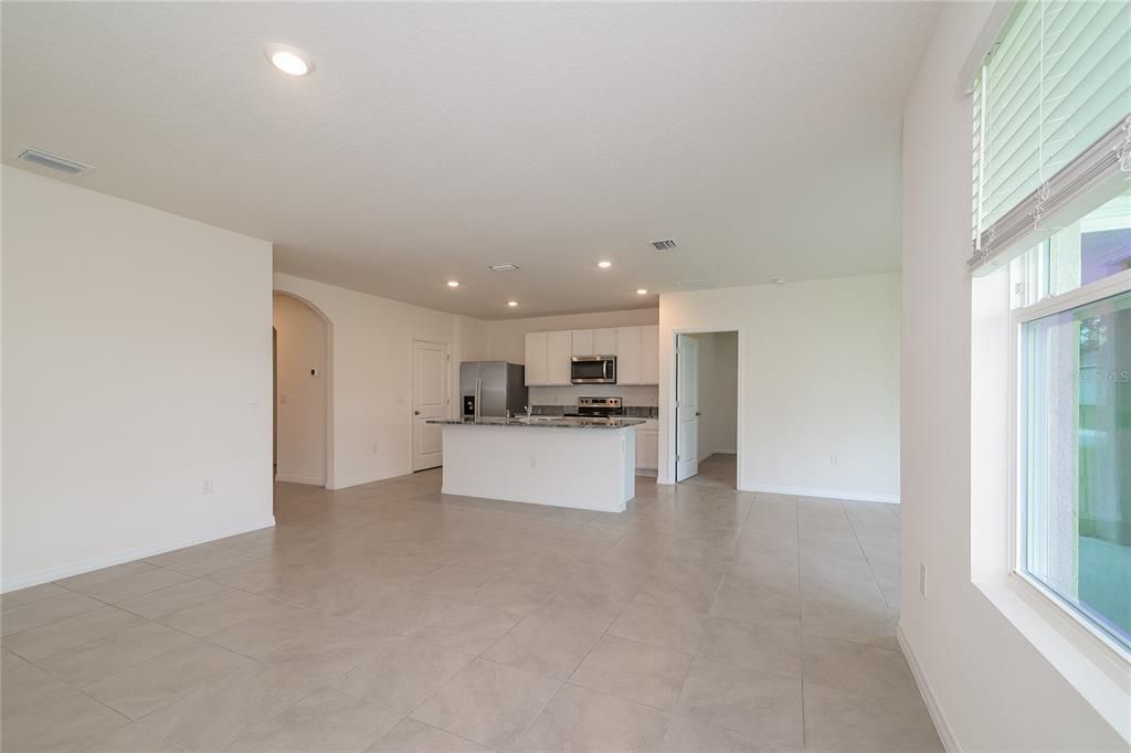 For Rent: $1,749 (3 beds, 2 baths, 1670 Square Feet)