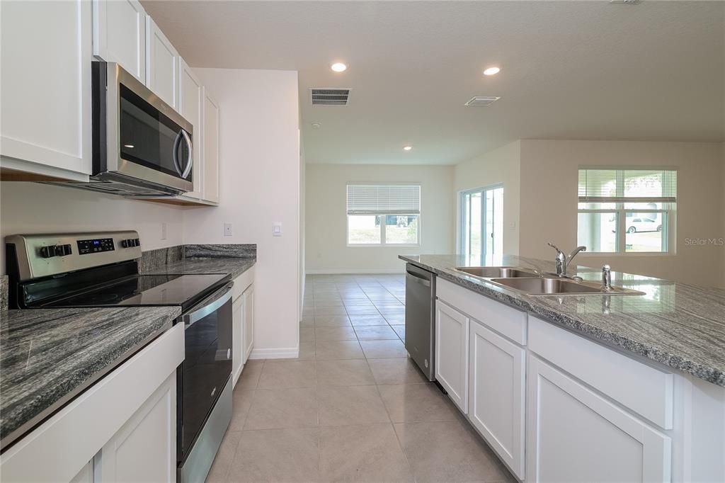 For Rent: $1,749 (3 beds, 2 baths, 1670 Square Feet)