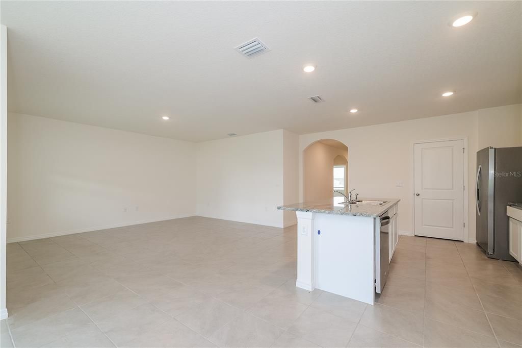 For Rent: $1,749 (3 beds, 2 baths, 1670 Square Feet)