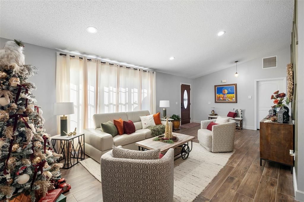 En Venta: $379,900 (3 camas, 2 baños, 1854 Pies cuadrados)