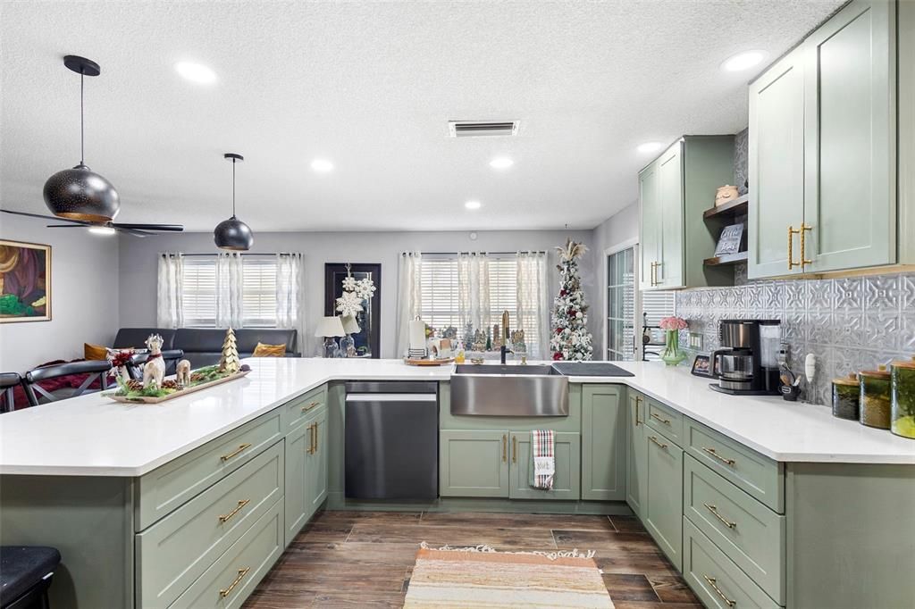 En Venta: $379,900 (3 camas, 2 baños, 1854 Pies cuadrados)