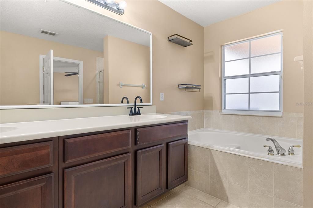 For Sale: $320,000 (4 beds, 2 baths, 1862 Square Feet)