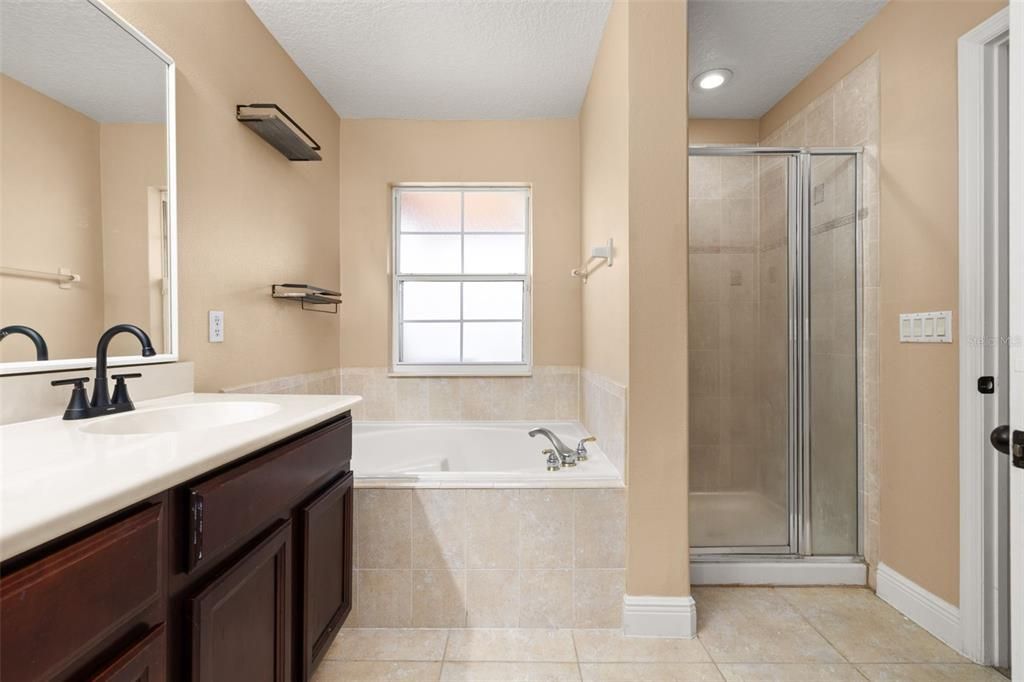 For Sale: $320,000 (4 beds, 2 baths, 1862 Square Feet)