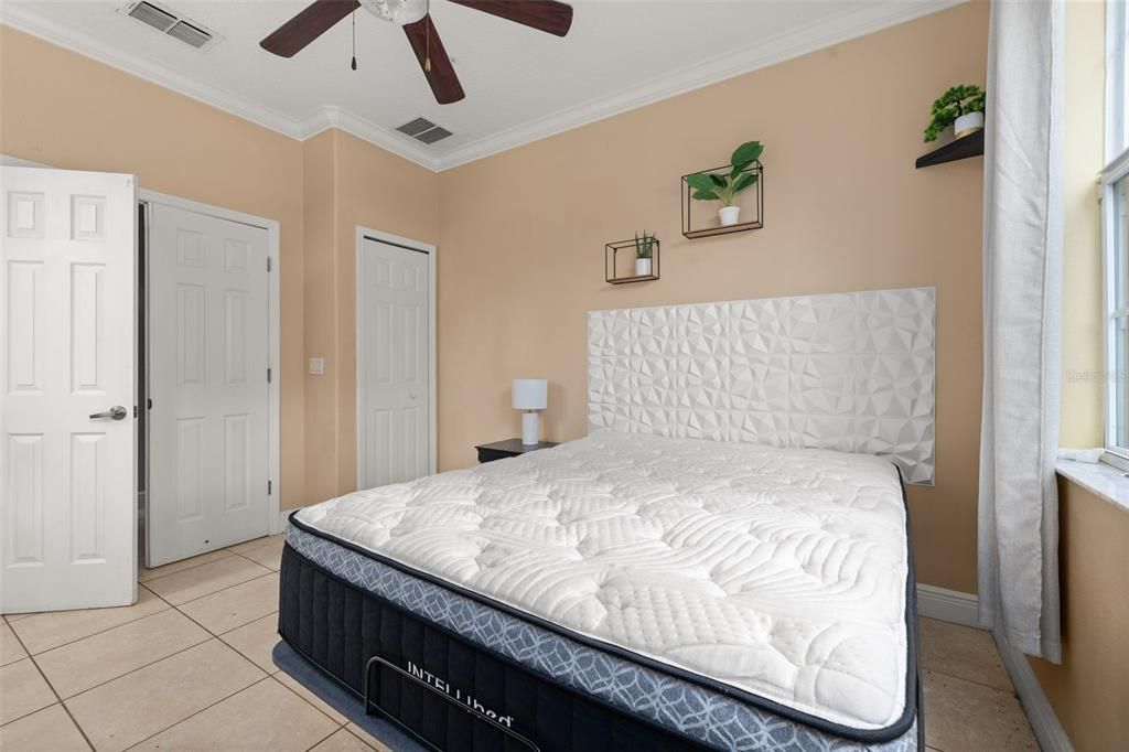 For Sale: $320,000 (4 beds, 2 baths, 1862 Square Feet)