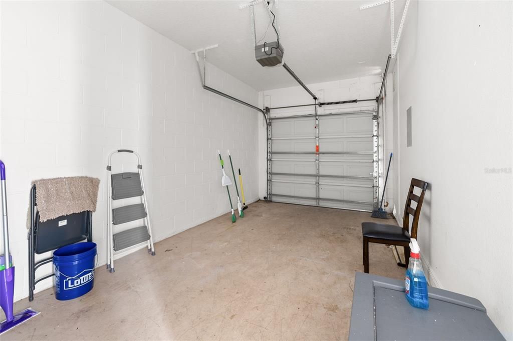 For Sale: $320,000 (4 beds, 2 baths, 1862 Square Feet)