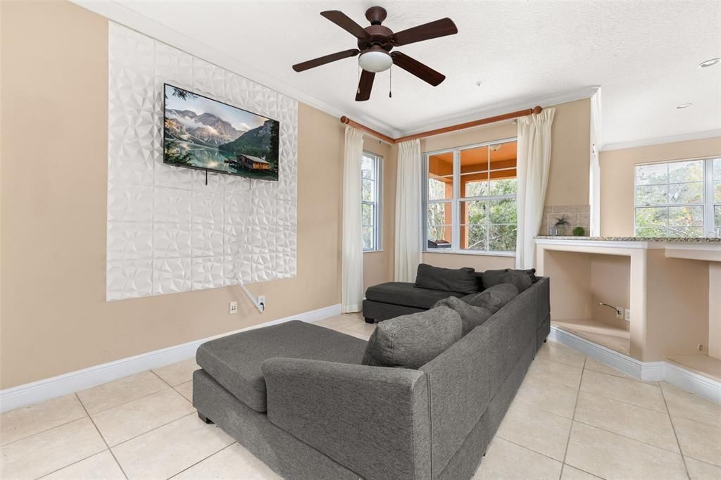 For Sale: $320,000 (4 beds, 2 baths, 1862 Square Feet)