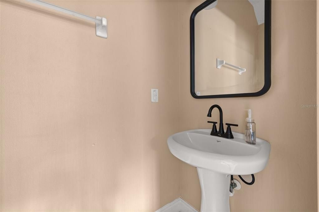 For Sale: $320,000 (4 beds, 2 baths, 1862 Square Feet)