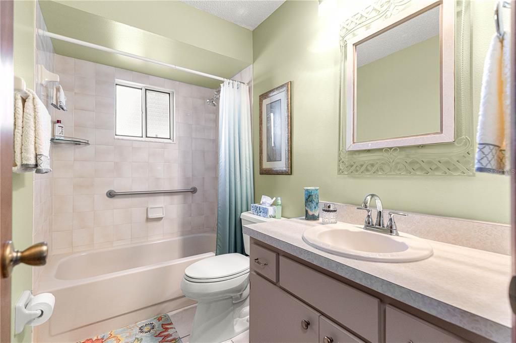 For Sale: $174,900 (2 beds, 2 baths, 1040 Square Feet)