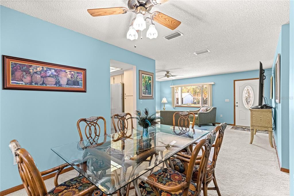 For Sale: $174,900 (2 beds, 2 baths, 1040 Square Feet)