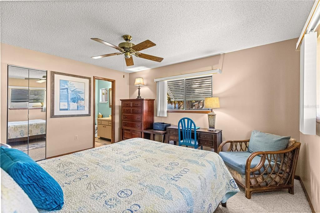 For Sale: $174,900 (2 beds, 2 baths, 1040 Square Feet)