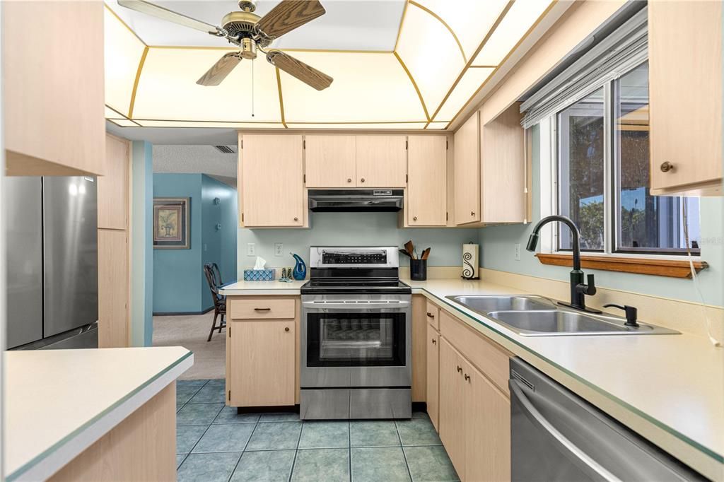 For Sale: $174,900 (2 beds, 2 baths, 1040 Square Feet)