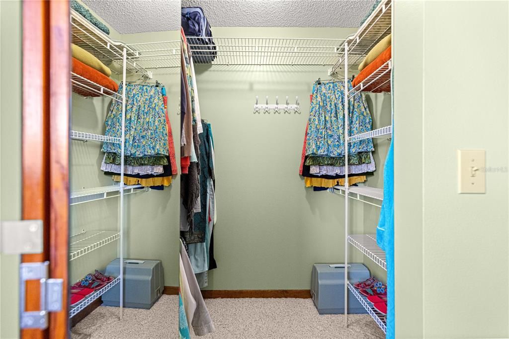 For Sale: $174,900 (2 beds, 2 baths, 1040 Square Feet)