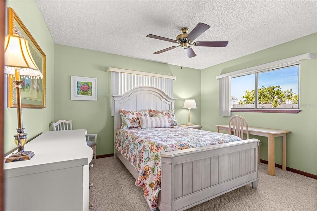 For Sale: $174,900 (2 beds, 2 baths, 1040 Square Feet)