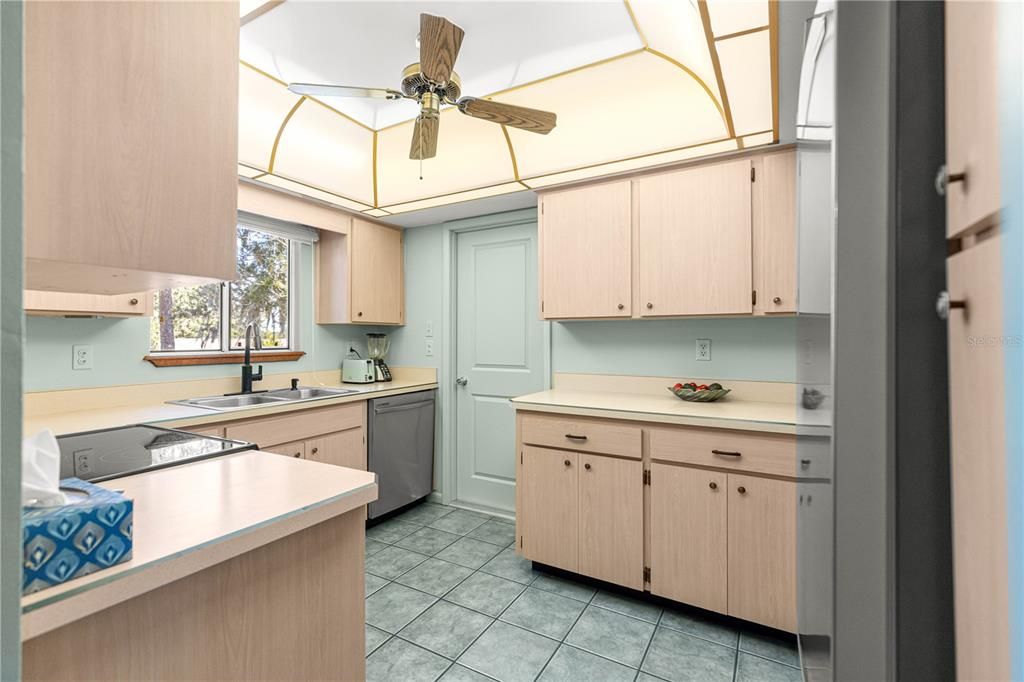 For Sale: $174,900 (2 beds, 2 baths, 1040 Square Feet)