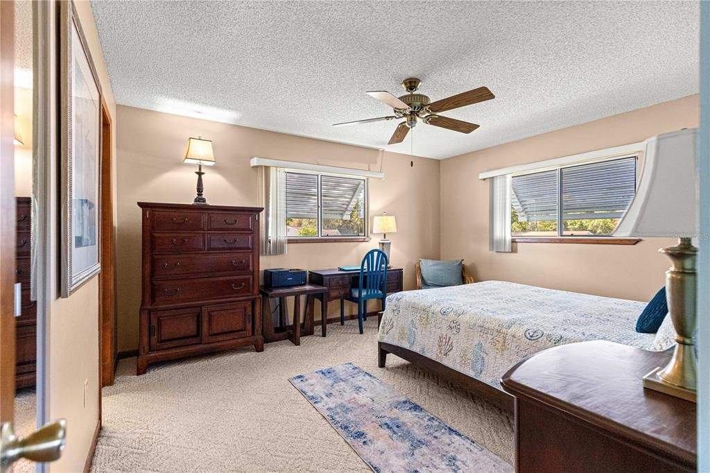 For Sale: $174,900 (2 beds, 2 baths, 1040 Square Feet)