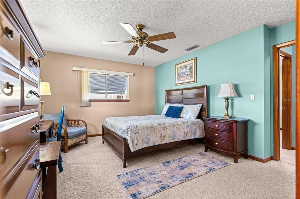 For Sale: $174,900 (2 beds, 2 baths, 1040 Square Feet)