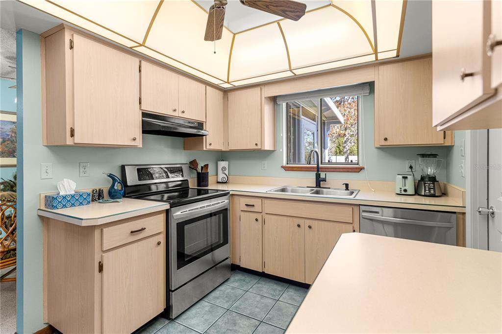 For Sale: $174,900 (2 beds, 2 baths, 1040 Square Feet)