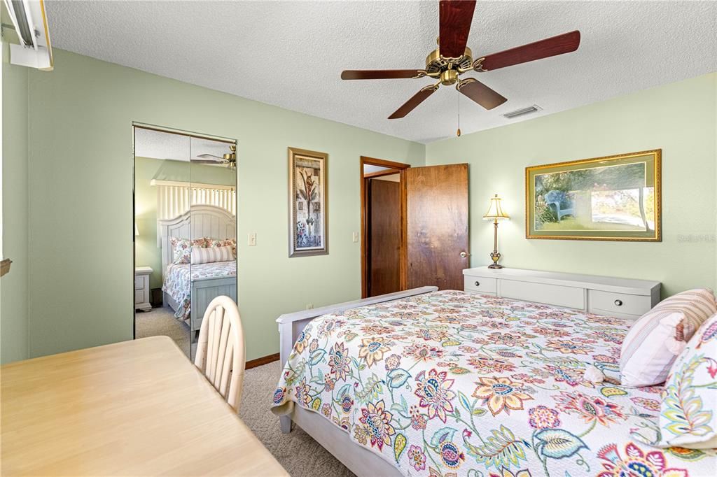 For Sale: $174,900 (2 beds, 2 baths, 1040 Square Feet)