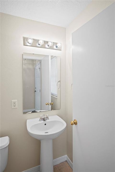 For Sale: $315,000 (3 beds, 2 baths, 2212 Square Feet)