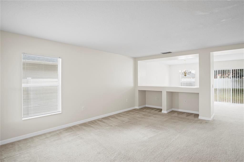 For Sale: $315,000 (3 beds, 2 baths, 2212 Square Feet)