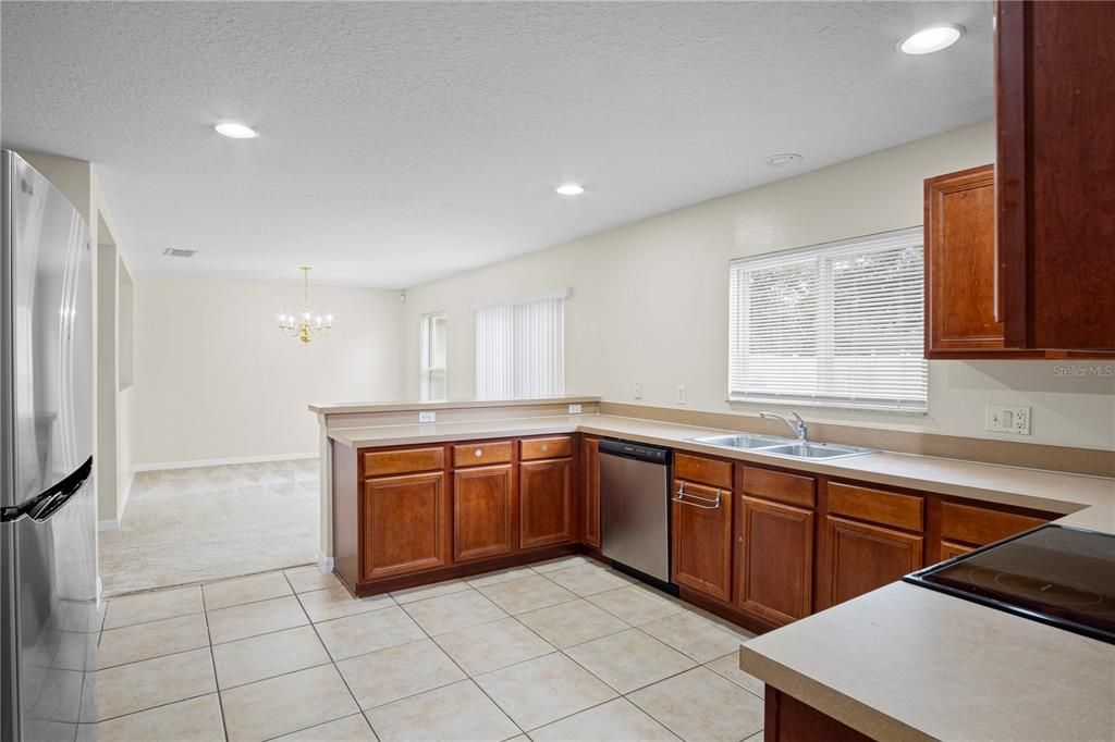 For Sale: $315,000 (3 beds, 2 baths, 2212 Square Feet)