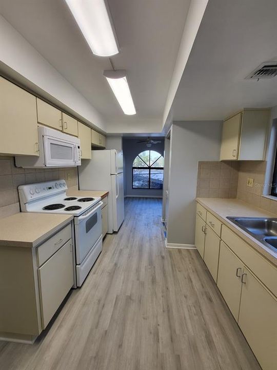 For Rent: $3,000 (2 beds, 2 baths, 1355 Square Feet)