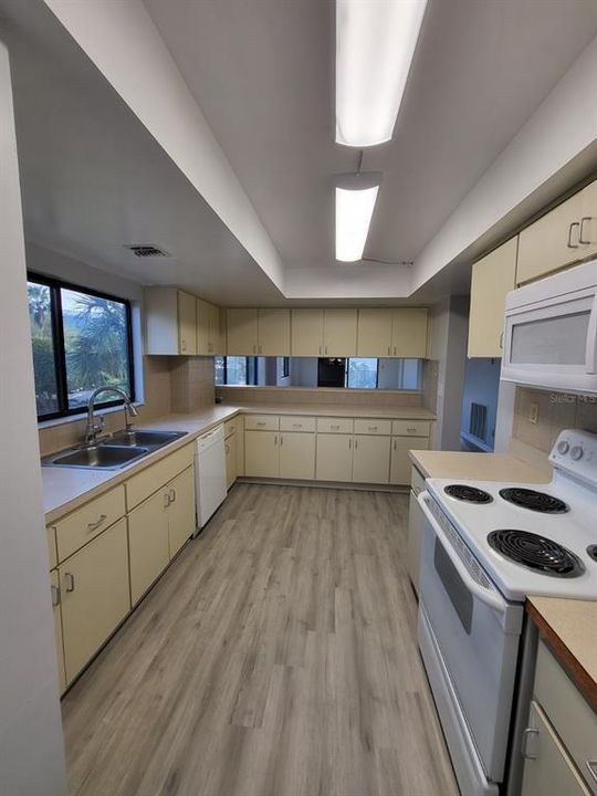 For Rent: $3,000 (2 beds, 2 baths, 1355 Square Feet)