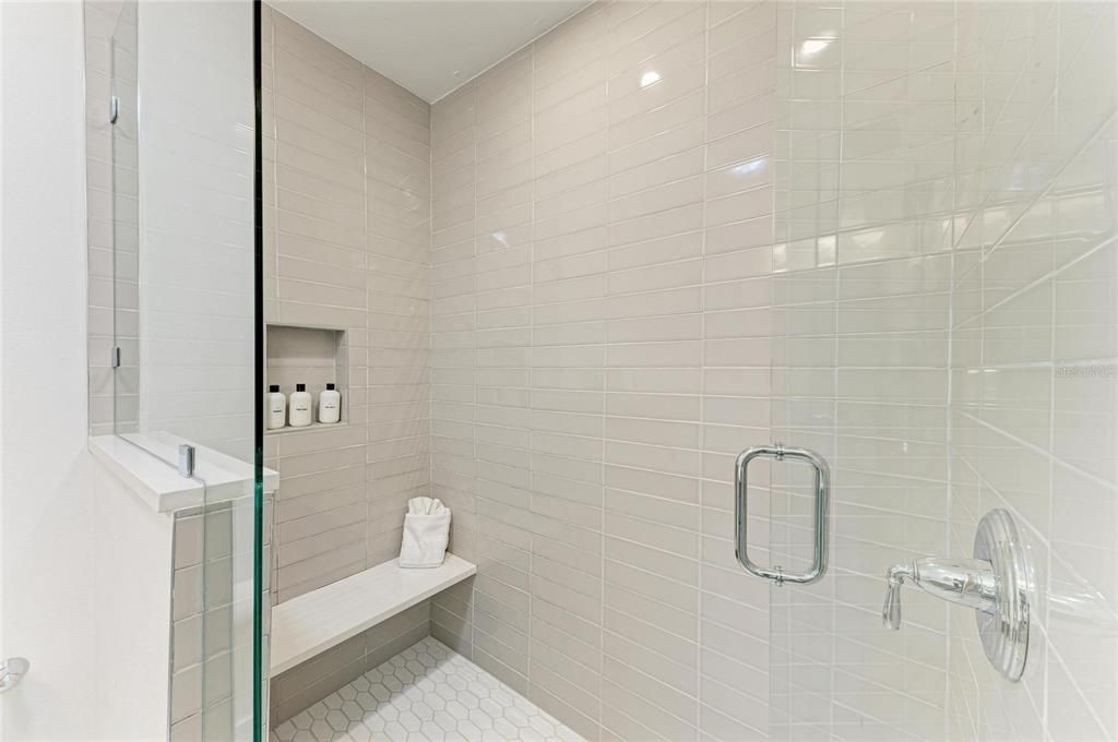 En Venta: $2,495,000 (4 camas, 3 baños, 2203 Pies cuadrados)