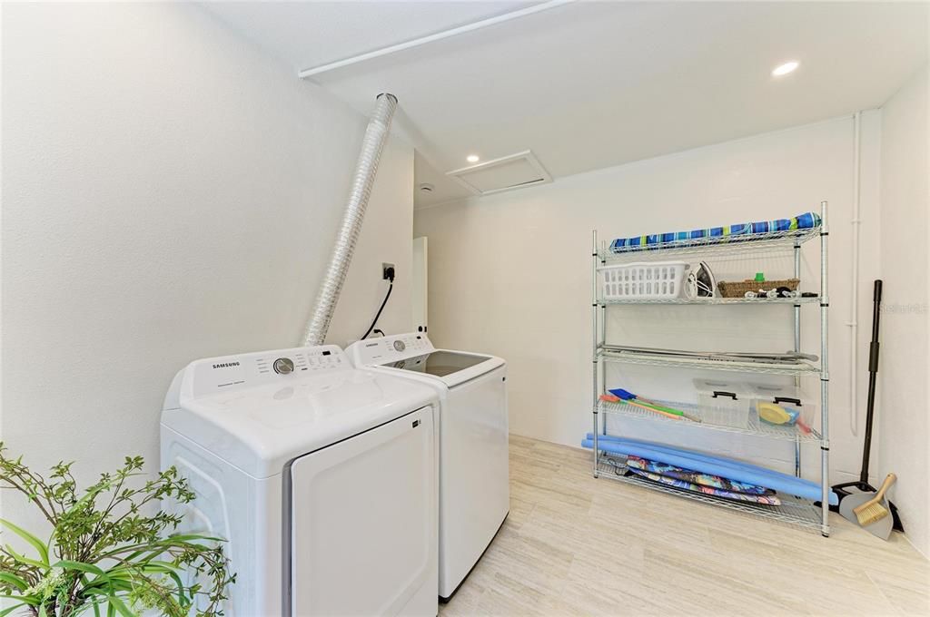 En Venta: $2,495,000 (4 camas, 3 baños, 2203 Pies cuadrados)