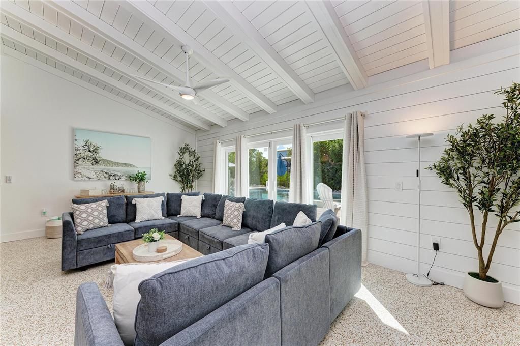 En Venta: $2,495,000 (4 camas, 3 baños, 2203 Pies cuadrados)