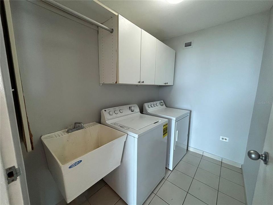 For Rent: $5,500 (3 beds, 2 baths, 1920 Square Feet)