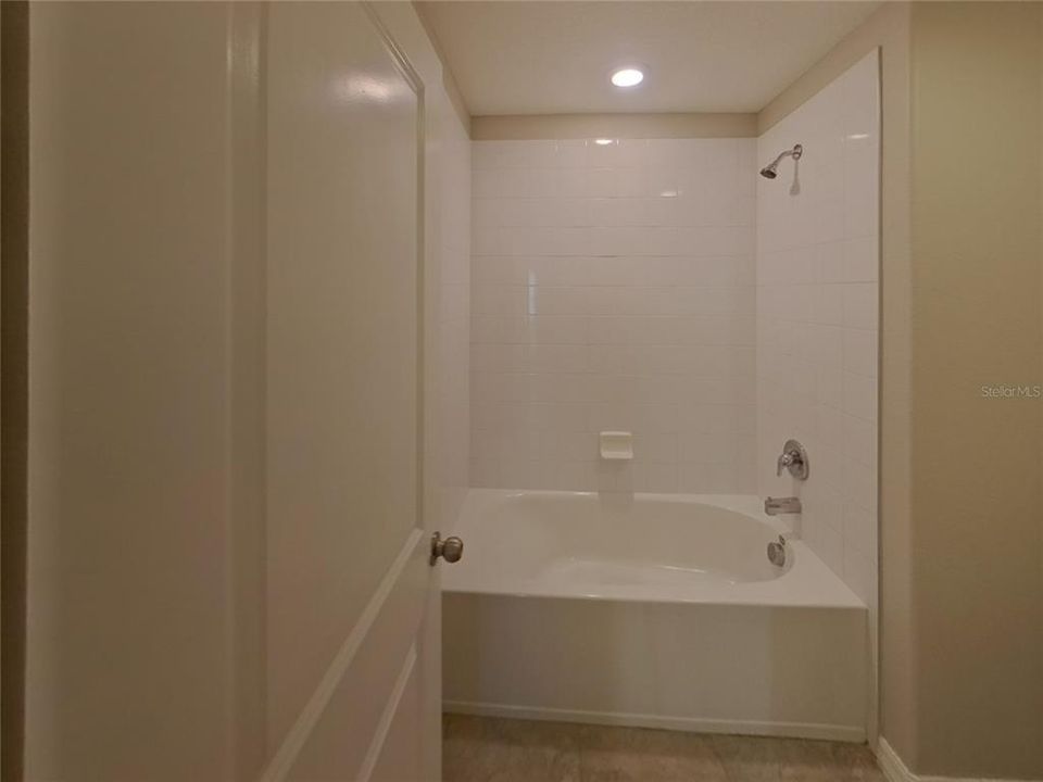 For Rent: $2,379 (5 beds, 2 baths, 2388 Square Feet)