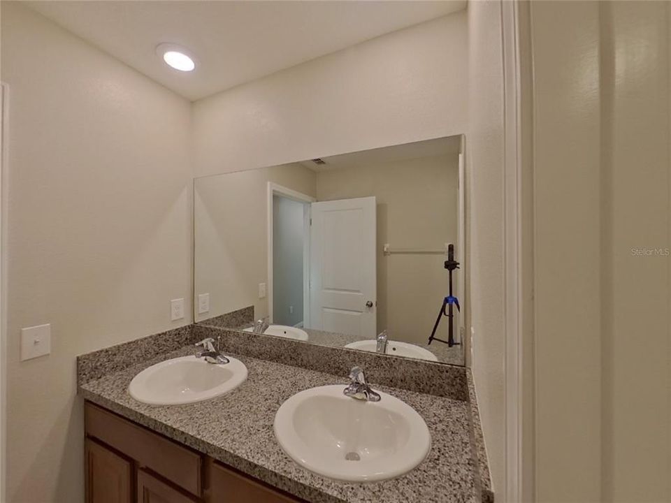 For Rent: $2,379 (5 beds, 2 baths, 2388 Square Feet)