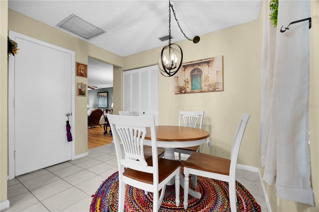 For Sale: $125,000 (2 beds, 2 baths, 1204 Square Feet)