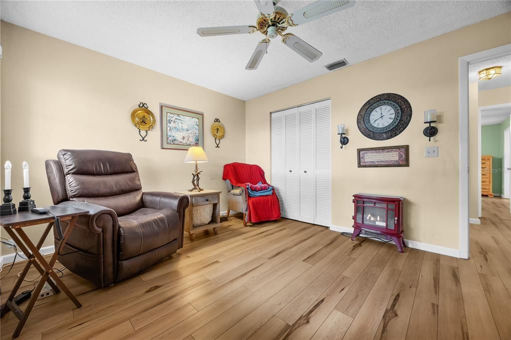 For Sale: $125,000 (2 beds, 2 baths, 1204 Square Feet)