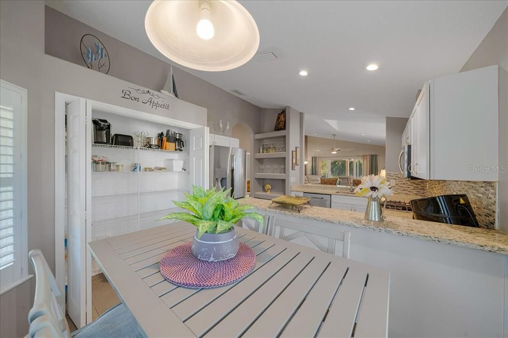 На продажу: $475,000 (3 спален, 2 ванн, 1700 Квадратных фут)