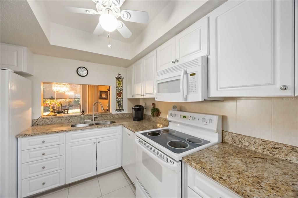 На продажу: $215,000 (2 спален, 2 ванн, 1047 Квадратных фут)