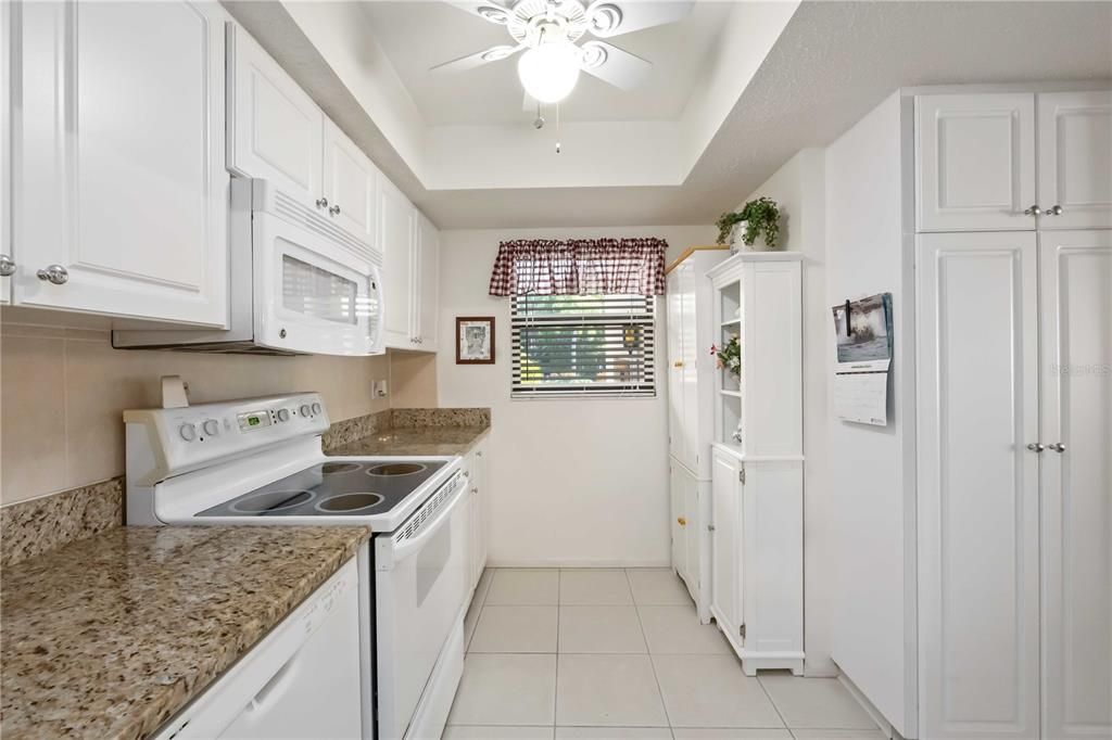 На продажу: $215,000 (2 спален, 2 ванн, 1047 Квадратных фут)