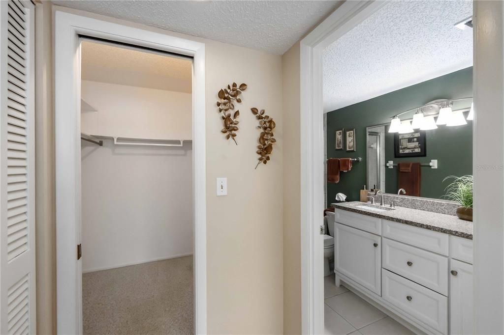 На продажу: $215,000 (2 спален, 2 ванн, 1047 Квадратных фут)