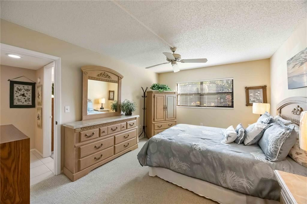 На продажу: $215,000 (2 спален, 2 ванн, 1047 Квадратных фут)