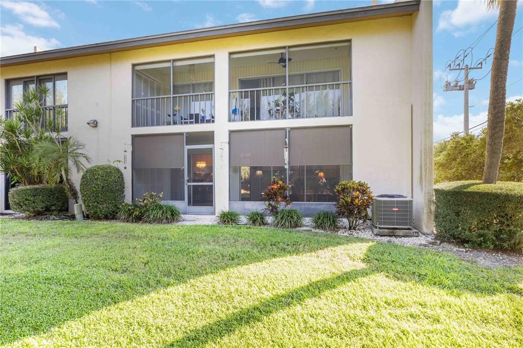 На продажу: $215,000 (2 спален, 2 ванн, 1047 Квадратных фут)