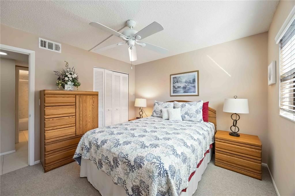 На продажу: $215,000 (2 спален, 2 ванн, 1047 Квадратных фут)