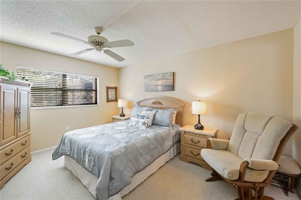 На продажу: $215,000 (2 спален, 2 ванн, 1047 Квадратных фут)