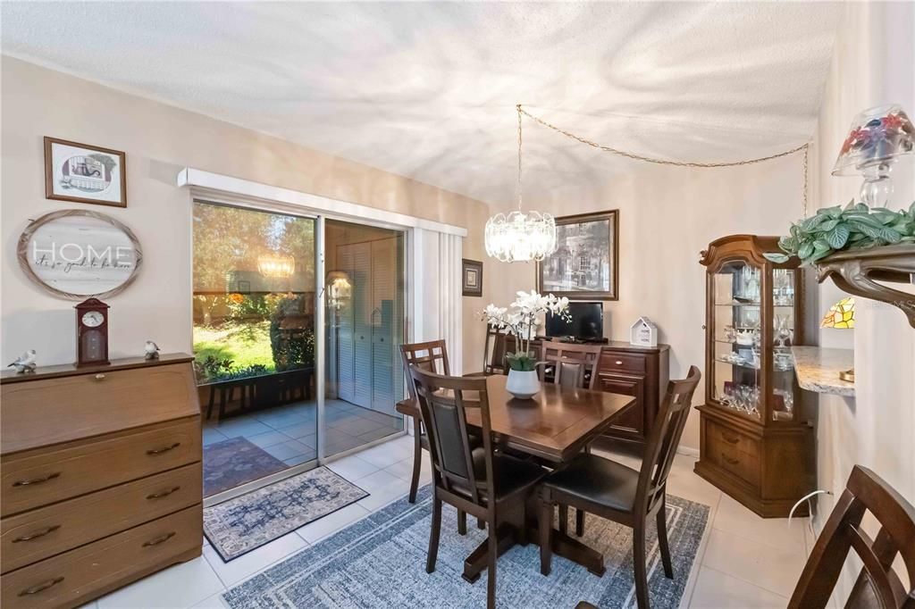 На продажу: $215,000 (2 спален, 2 ванн, 1047 Квадратных фут)