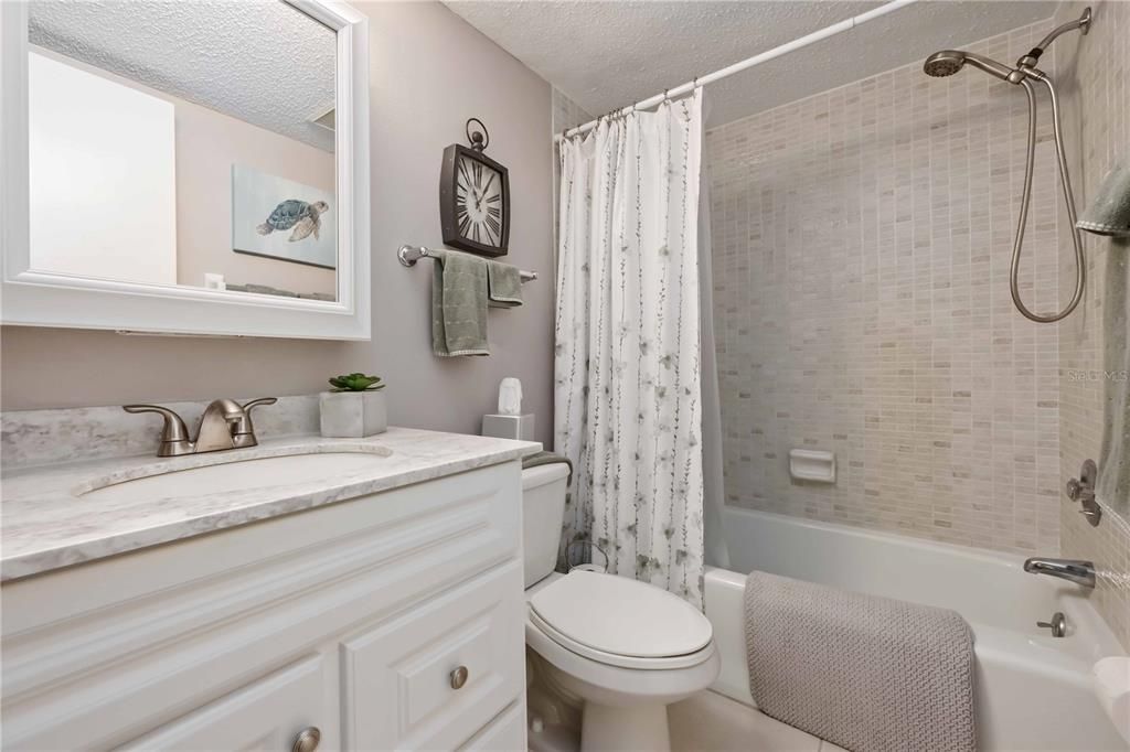 На продажу: $215,000 (2 спален, 2 ванн, 1047 Квадратных фут)