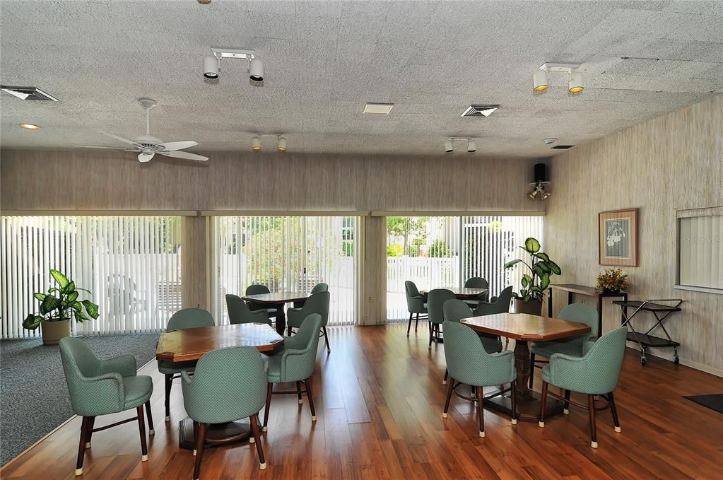 На продажу: $215,000 (2 спален, 2 ванн, 1047 Квадратных фут)