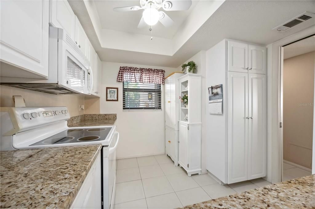 На продажу: $215,000 (2 спален, 2 ванн, 1047 Квадратных фут)