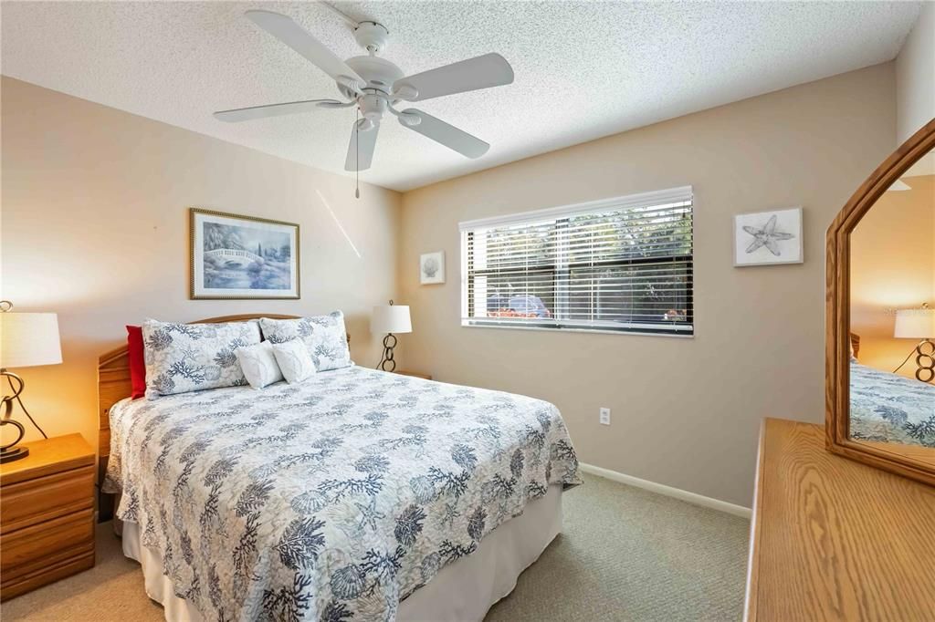 На продажу: $215,000 (2 спален, 2 ванн, 1047 Квадратных фут)